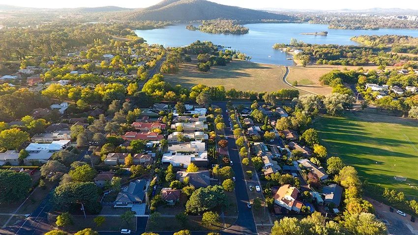 Deakin from above, looking across to Lake Burley Griffin